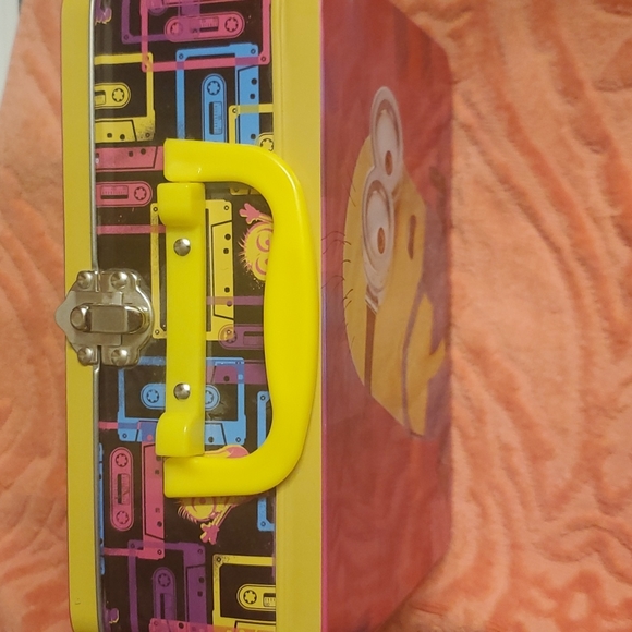 Vintage Minions Collectible Lunch Box - Picture 3 of 7
